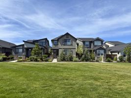 featured image of 3749, Ne Petrosa Ave