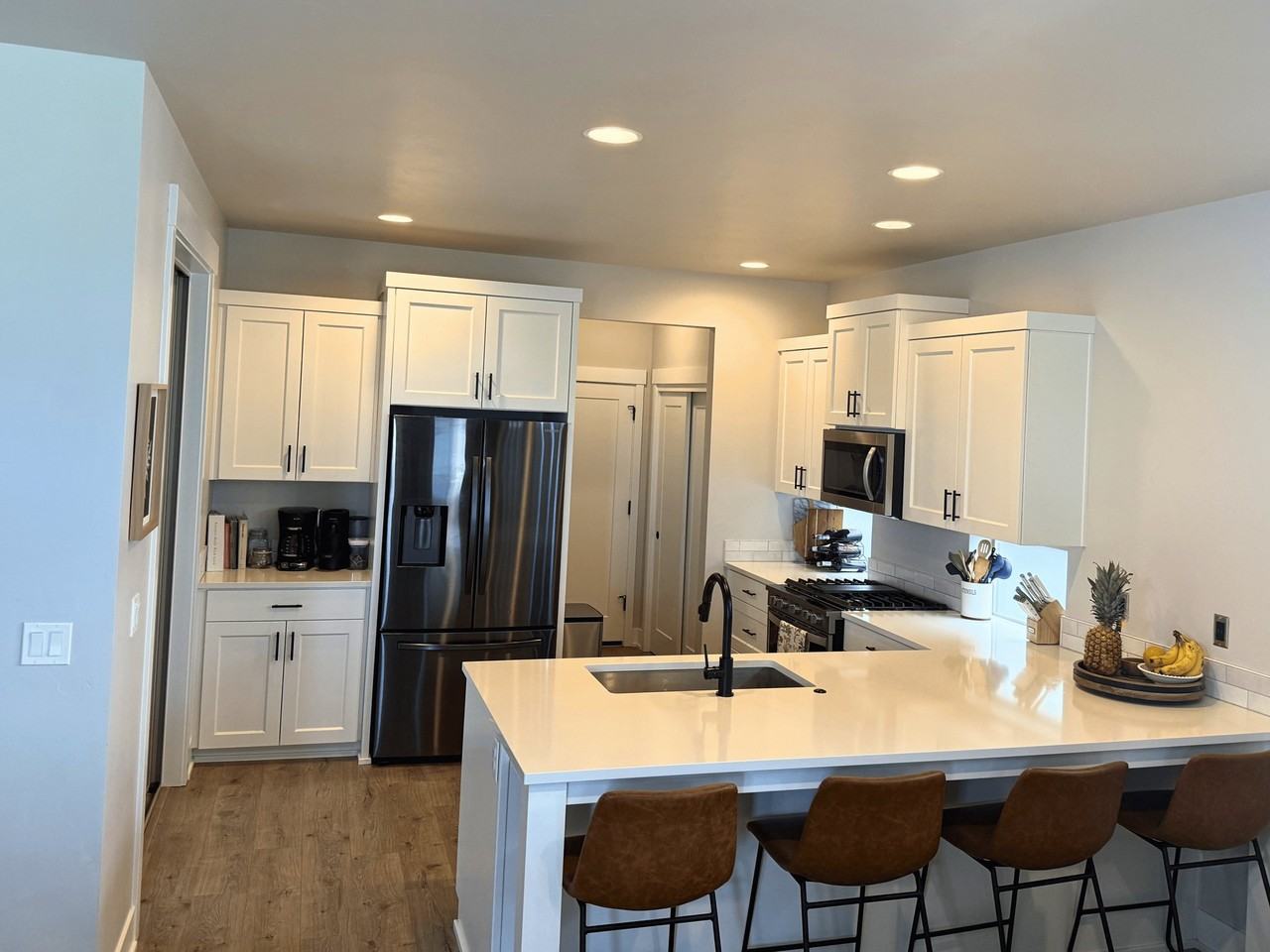 3749, Ne Petrosa Ave - Photo 3 of 38