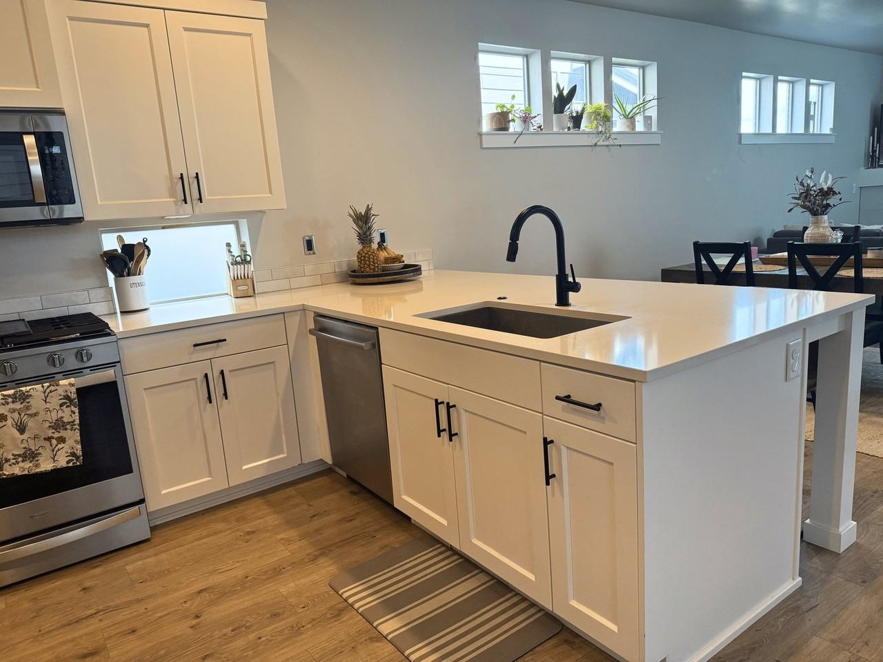 3749, Ne Petrosa Ave - Photo 5 of 38