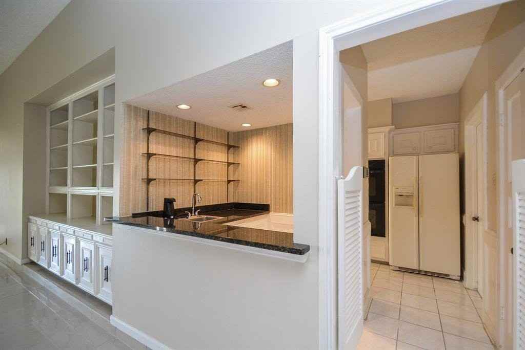 26 Wellington Dr - Photo 3 of 12