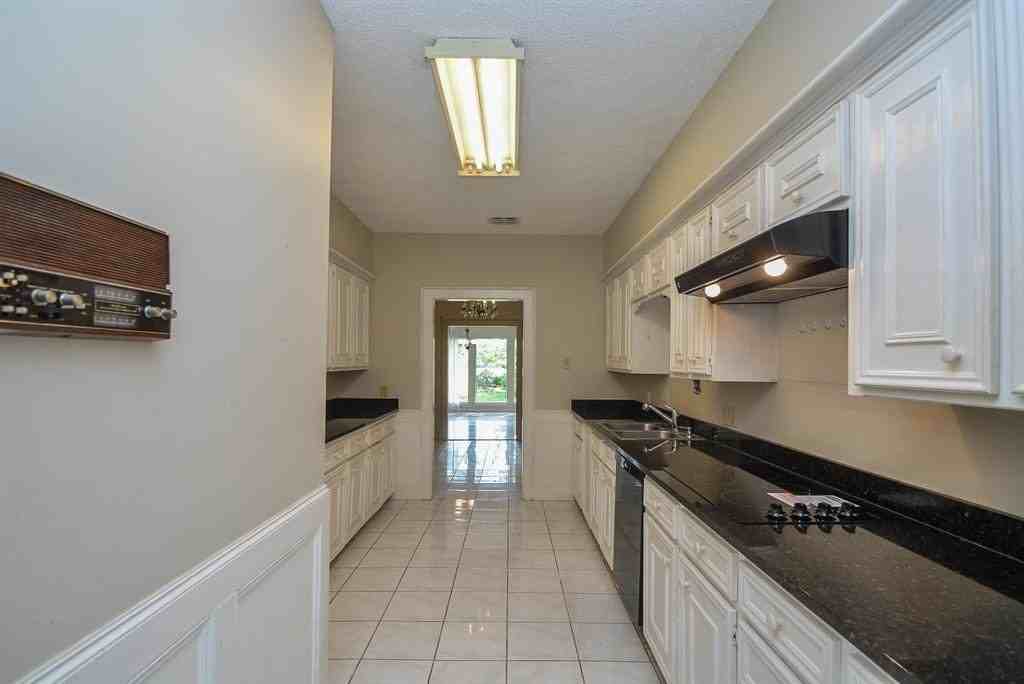 26 Wellington Dr - Photo 4 of 12