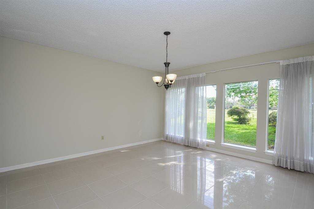 26 Wellington Dr - Photo 5 of 12