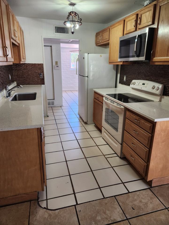 6995 E Lurlene Dr - Photo 3 of 16