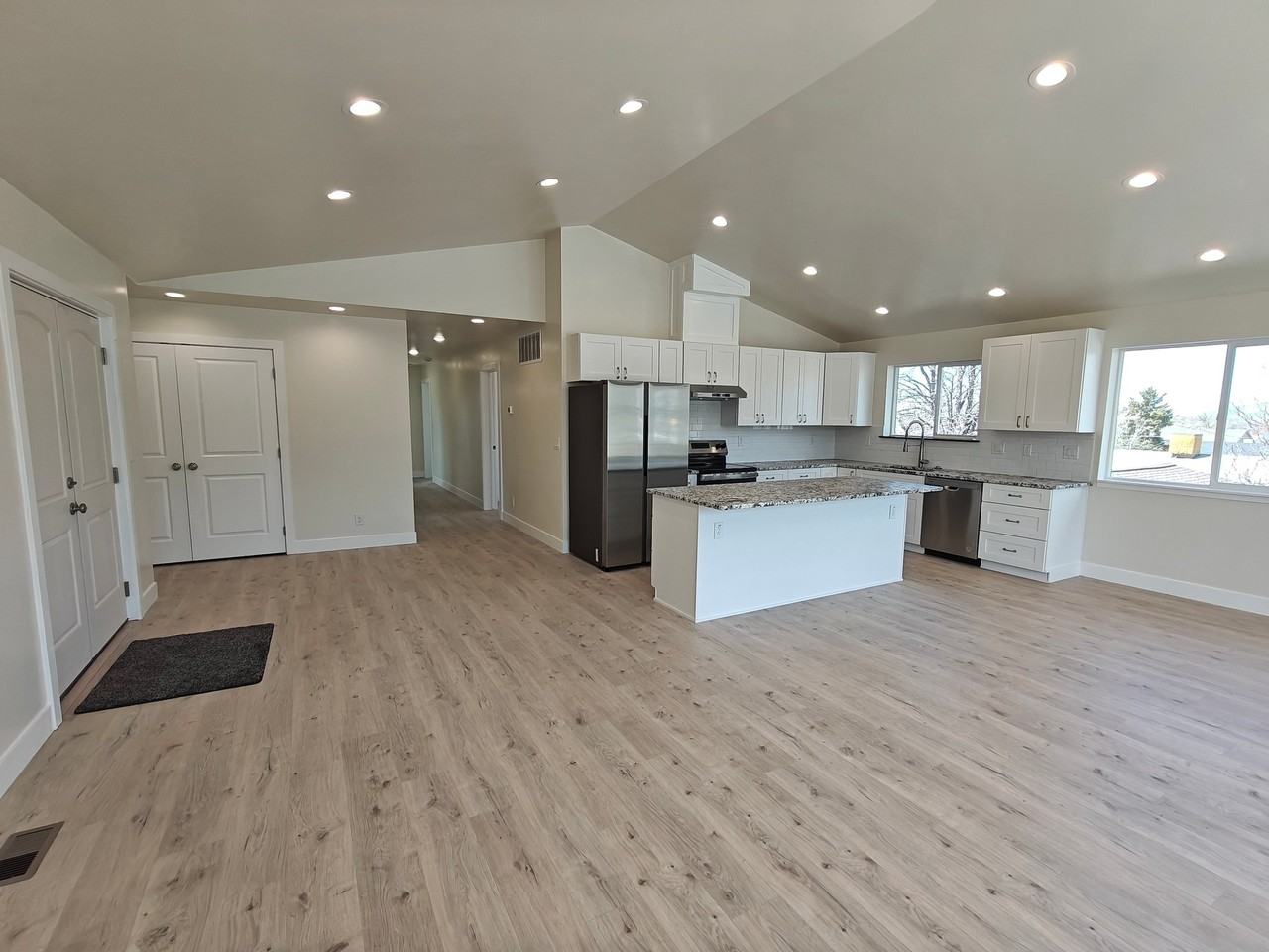 6662 S Highland Dr #B - Photo 2 of 20