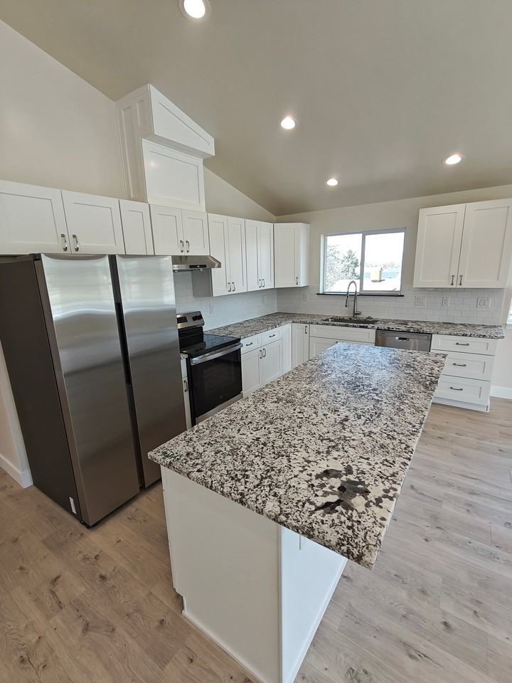 6662 S Highland Dr #B - Photo 3 of 20