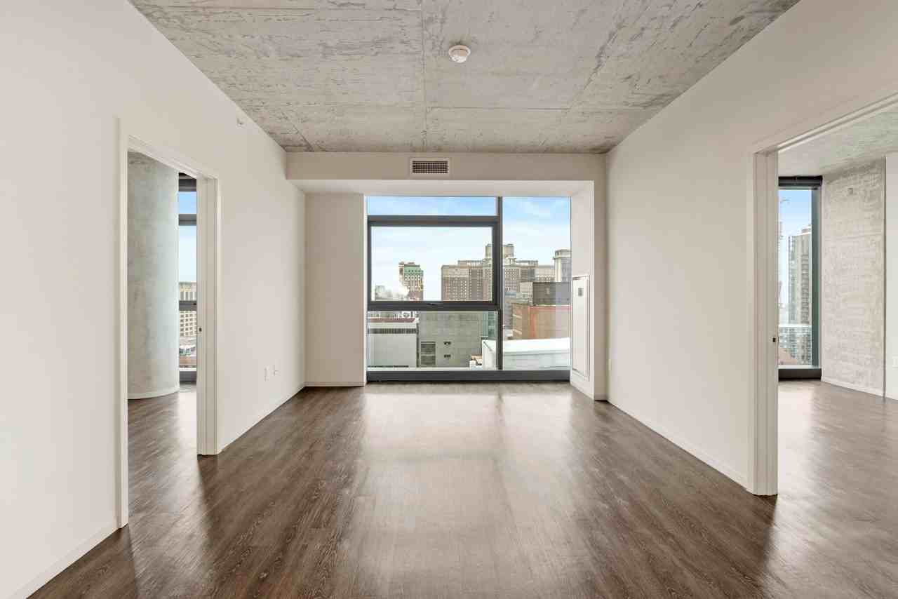 707 S Clark St - Photo 2 of 20