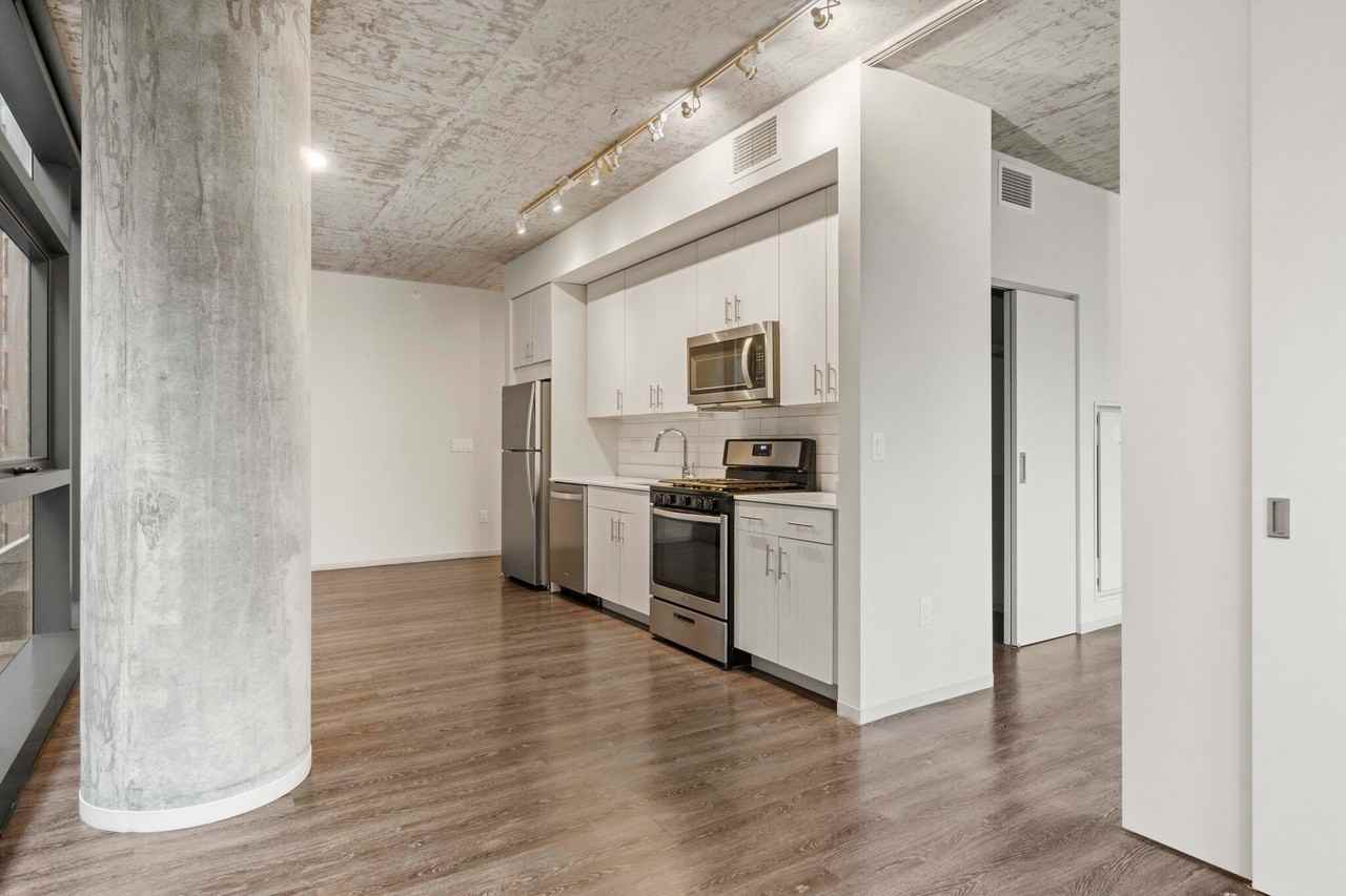 707 S Clark St - Photo 4 of 20