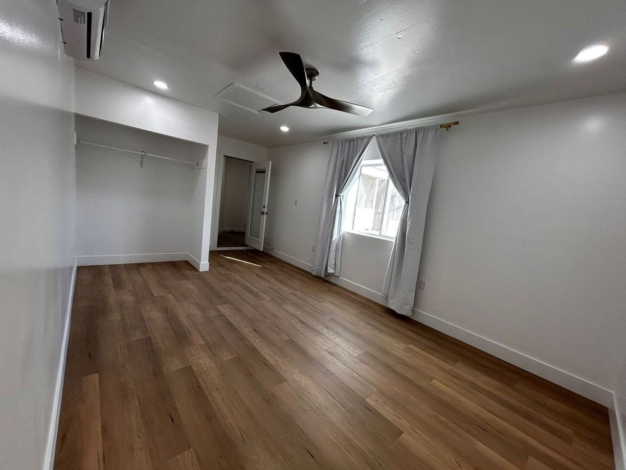 521 E Barrett St - Photo 4 of 12