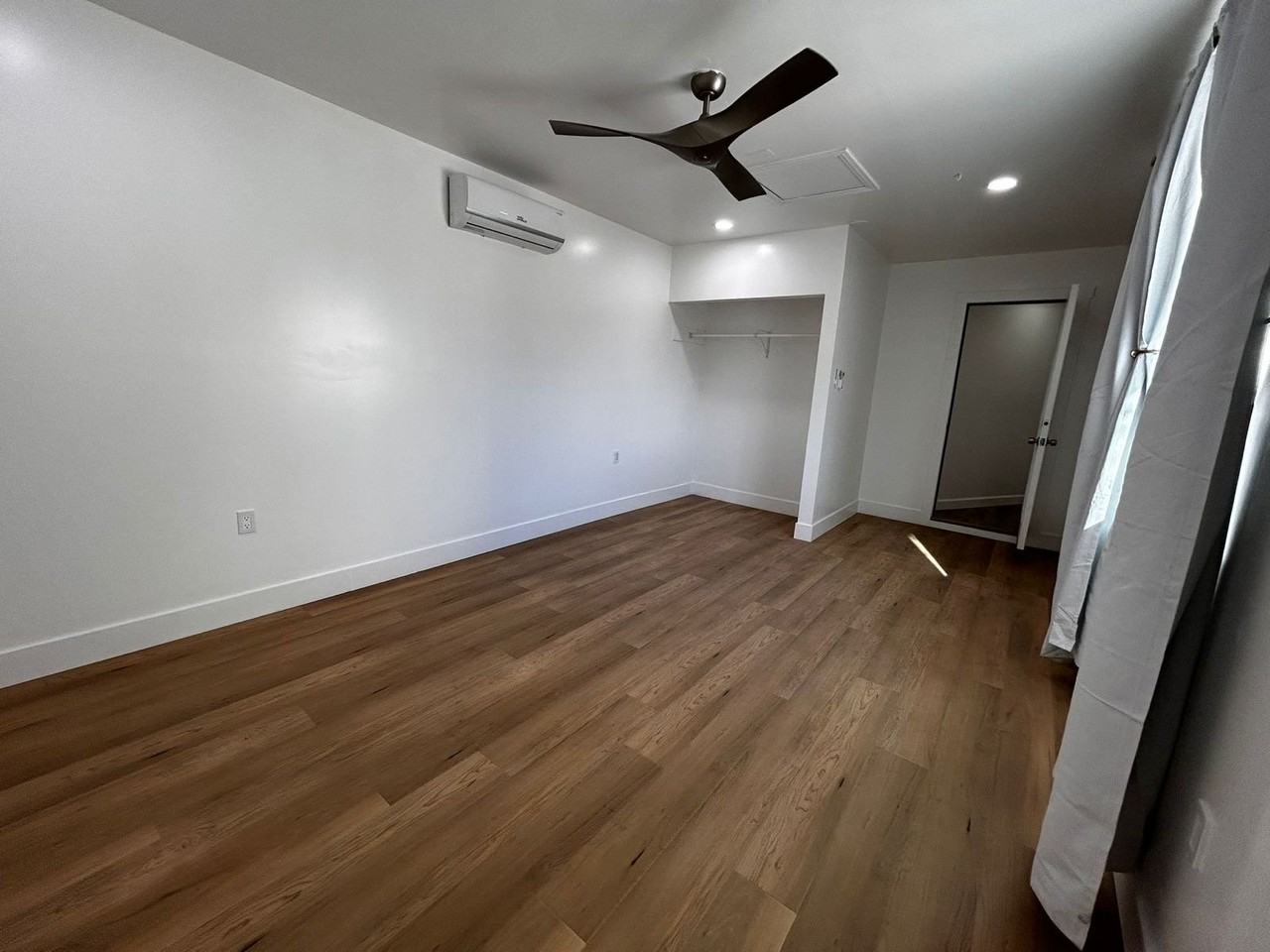 521 E Barrett St - Photo 5 of 12