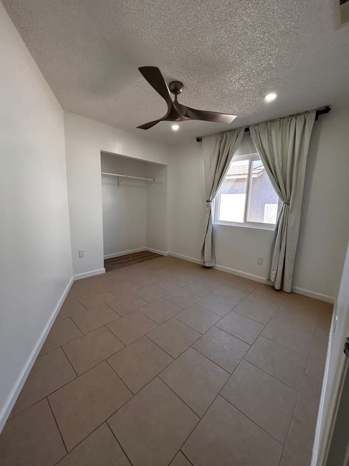 521 E Barrett St - Photo 6 of 12