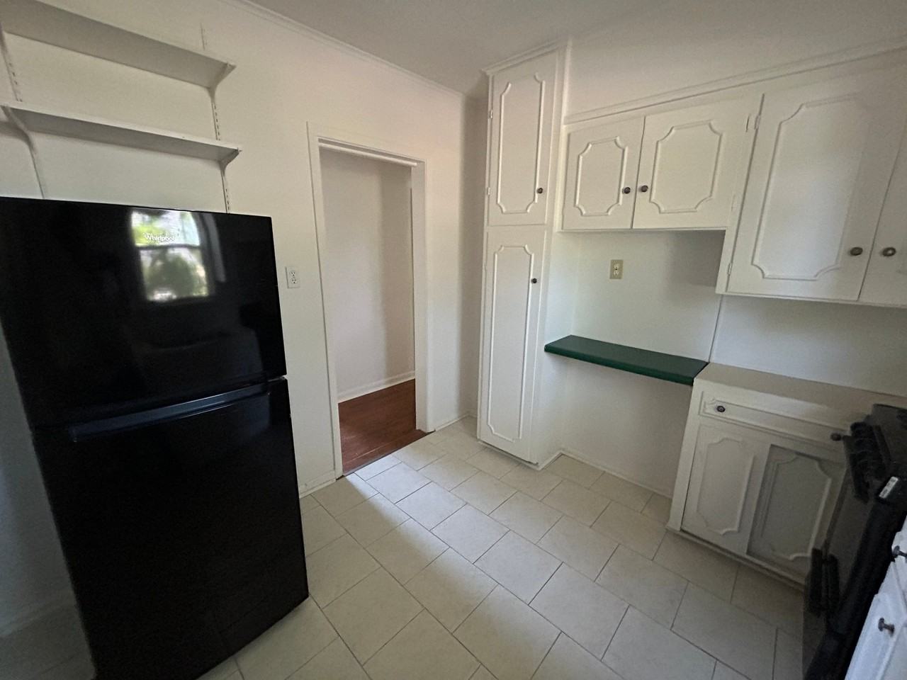 718 S Vine Ave #A - Photo 4 of 10