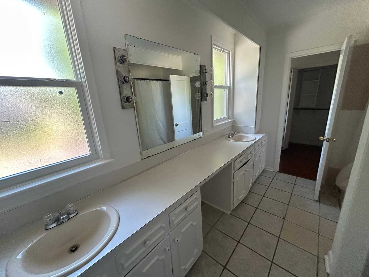 718 S Vine Ave #A - Photo 7 of 10