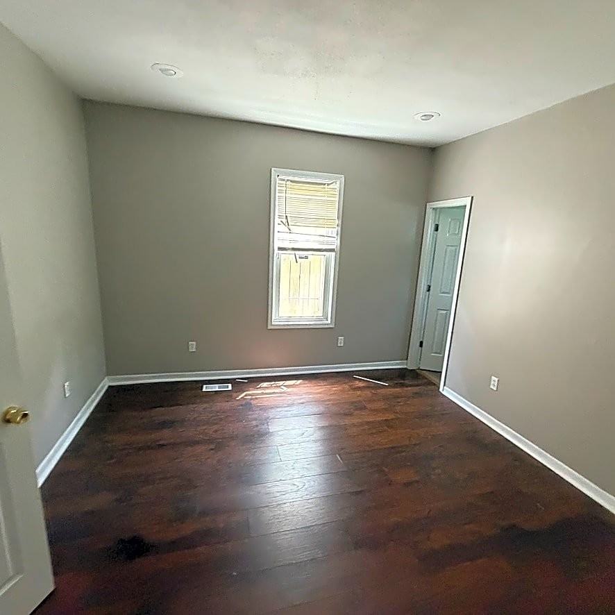3421 E 24th St - Photo 5 of 10