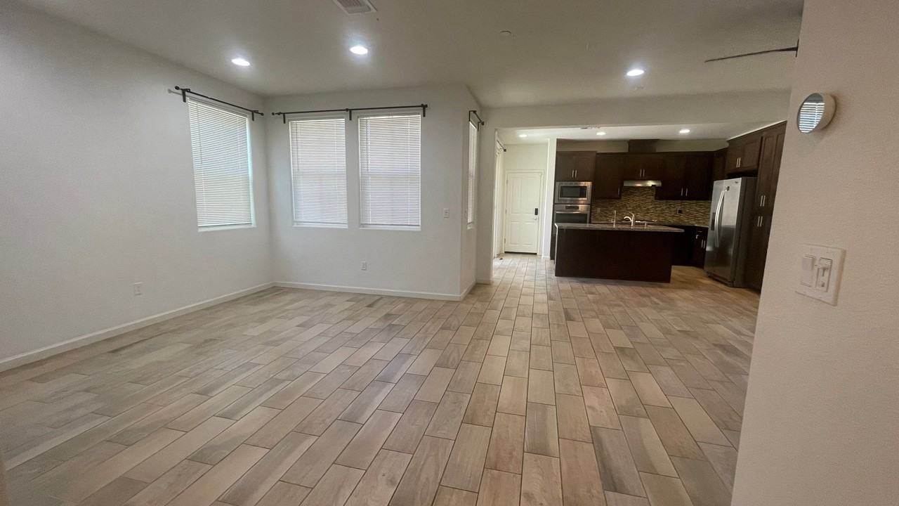 1053 S Burns Pl - Photo 2 of 20