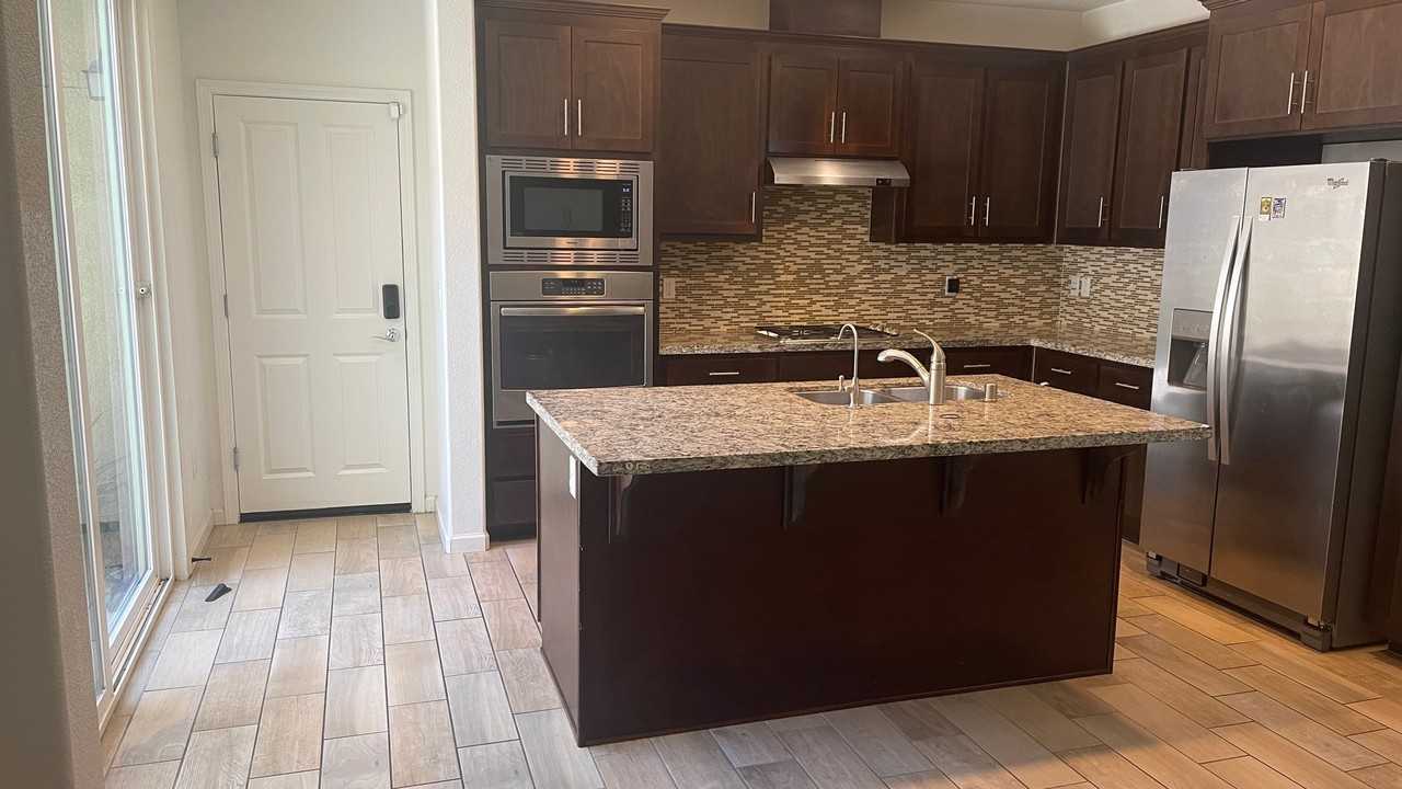 1053 S Burns Pl - Photo 3 of 20