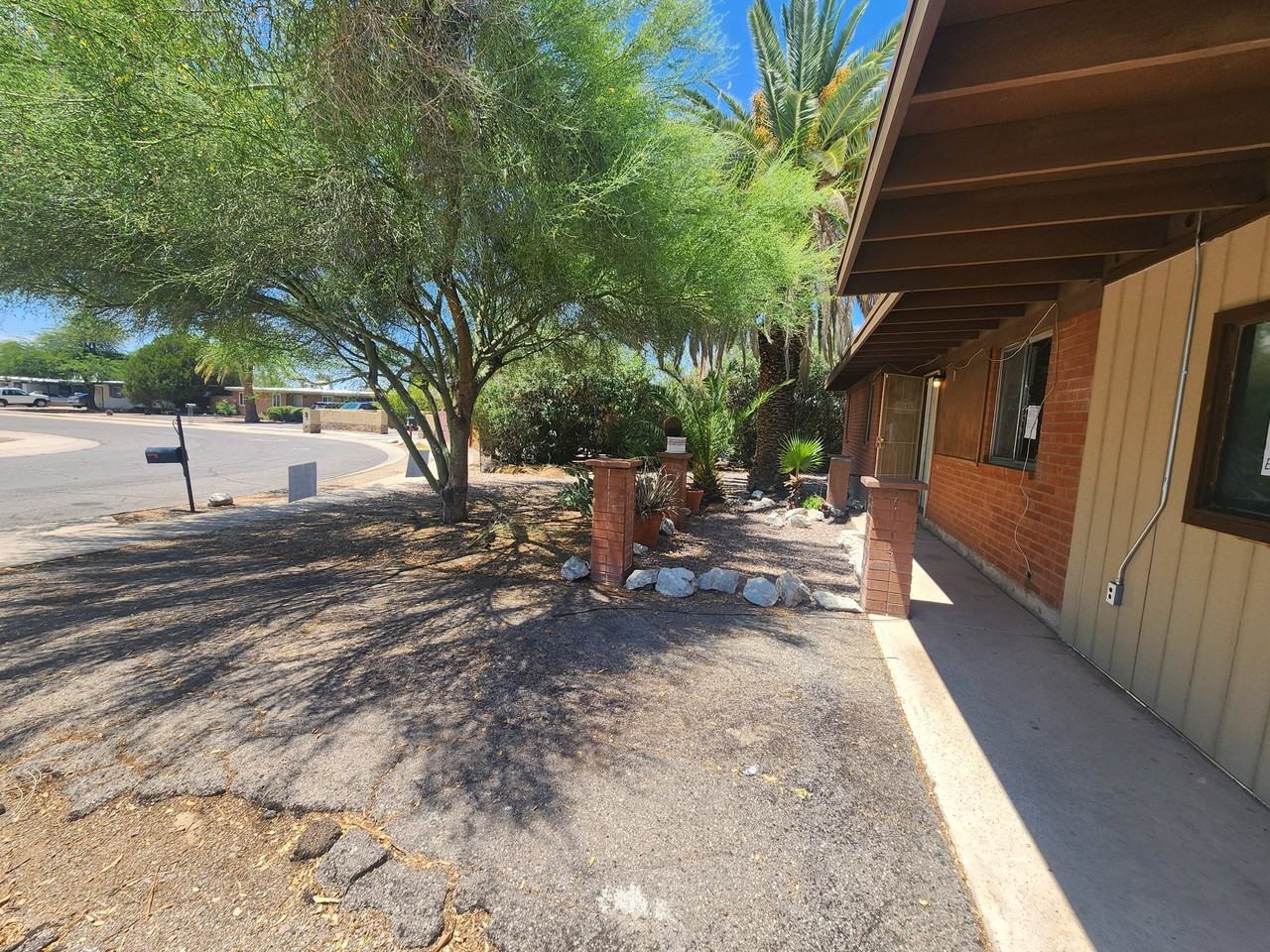 7025 E 39th Pl - Photo 2 of 13