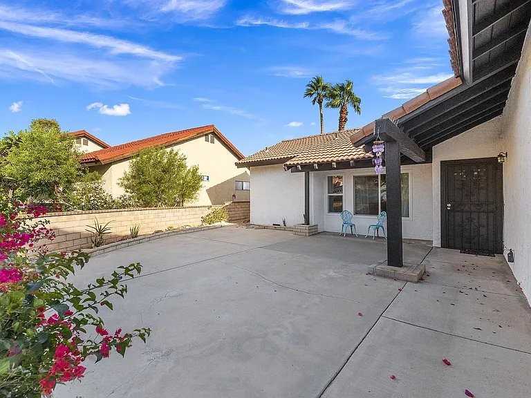 64635 Vardon Ct - Photo 5 of 15