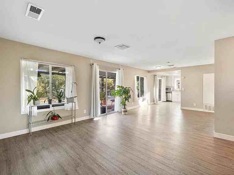 64635 Vardon Ct - Photo 6 of 15
