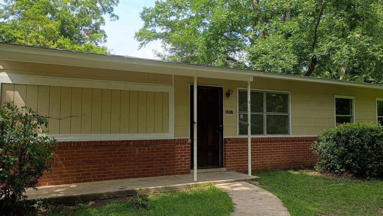 2457 Brevard Dr - Photo 2 of 20