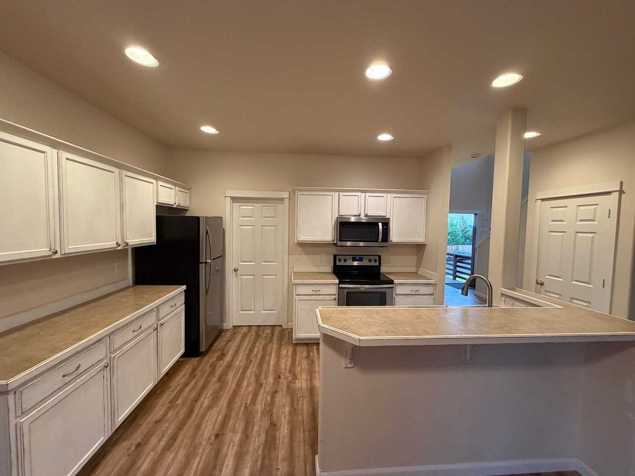 4120 Sw Reindeer Ave - Photo 3 of 11