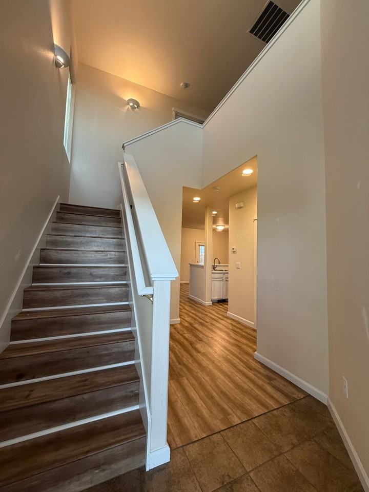 4120 Sw Reindeer Ave - Photo 4 of 11