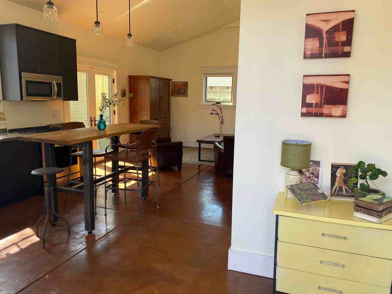 645 Wright St - Photo 2 of 18