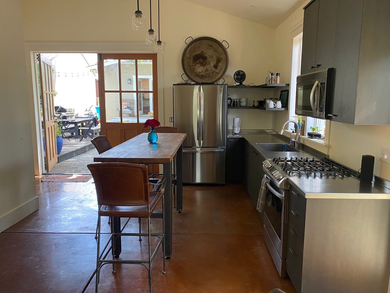 645 Wright St - Photo 3 of 18