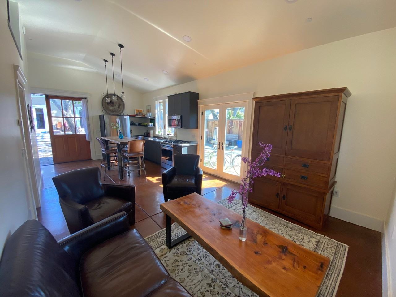645 Wright St - Photo 5 of 18