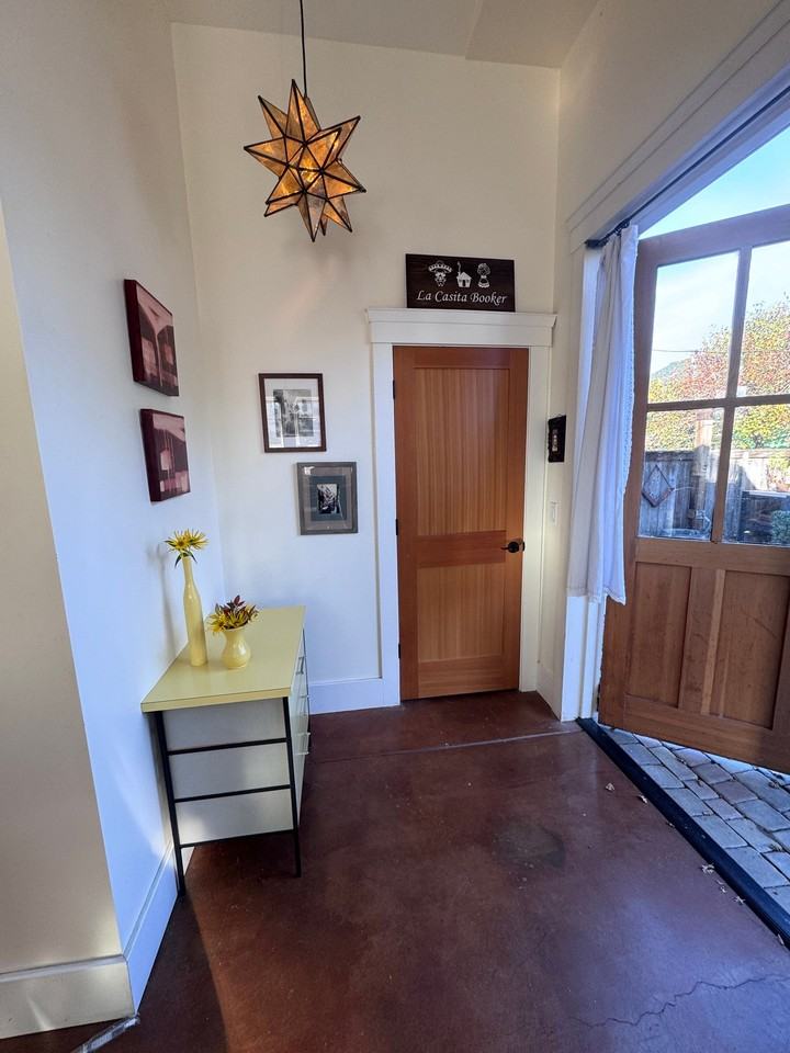 645 Wright St - Photo 7 of 18
