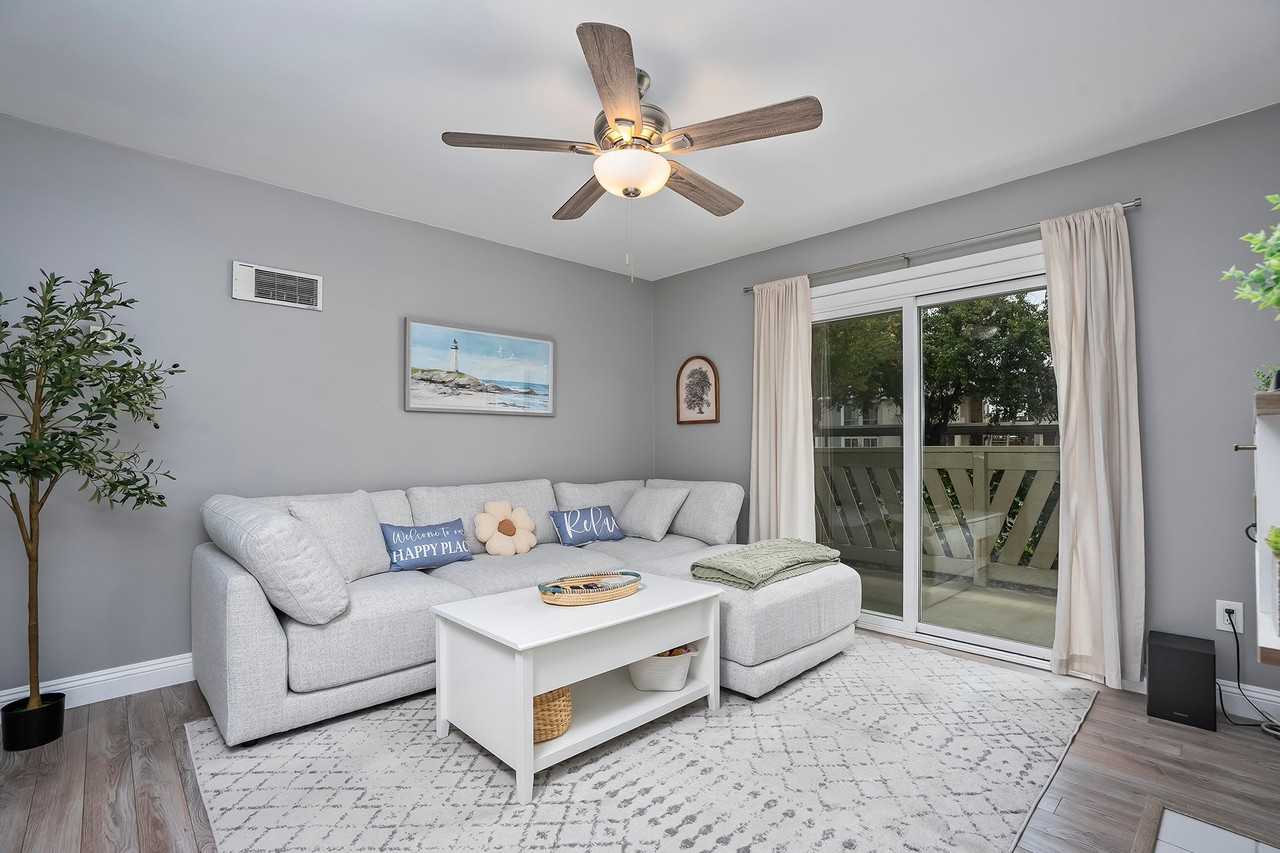 520 Sandalwood Pl #7 - Photo 2 of 10