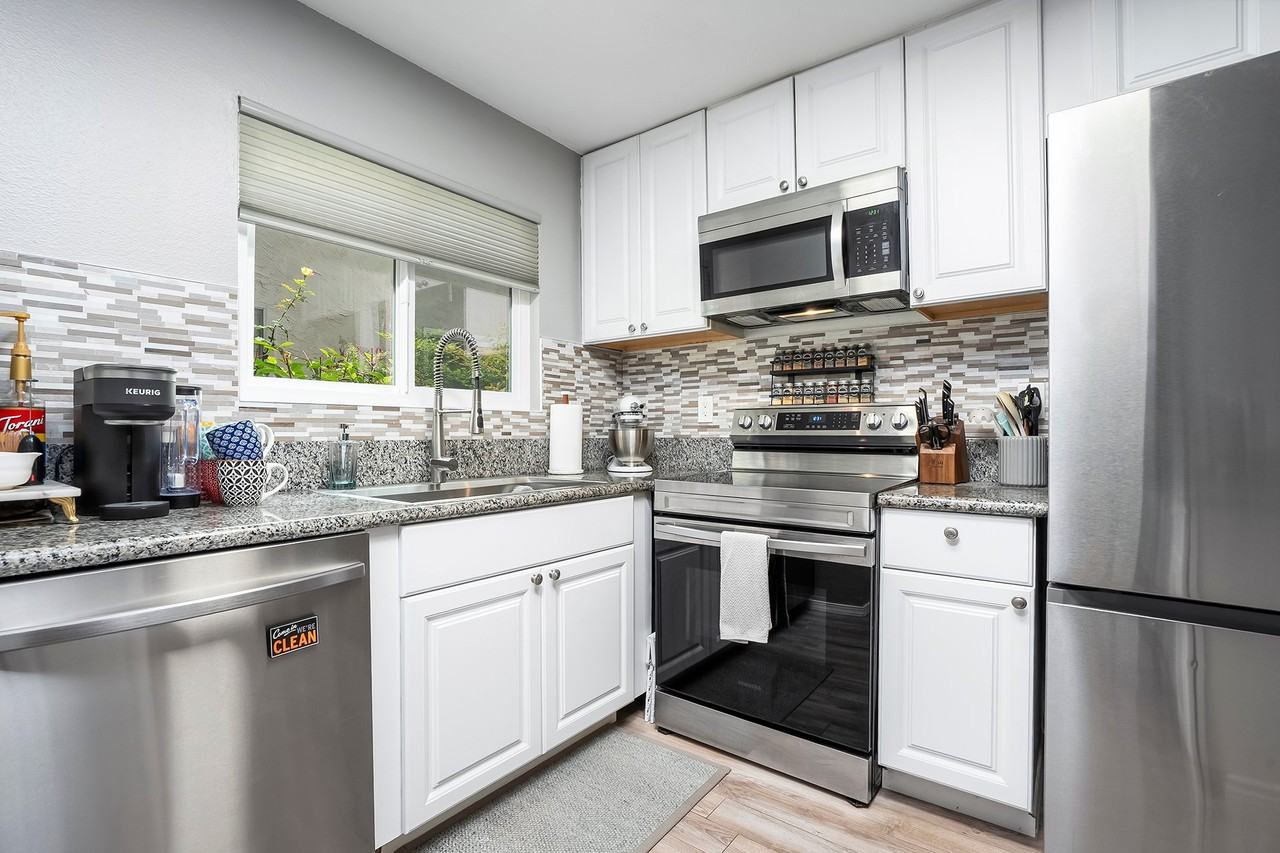 520 Sandalwood Pl #7 - Photo 3 of 10
