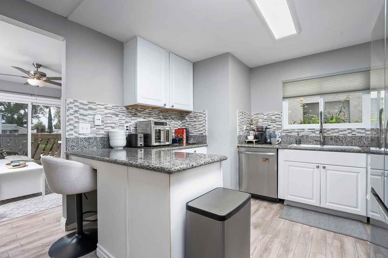 520 Sandalwood Pl #7 - Photo 4 of 10