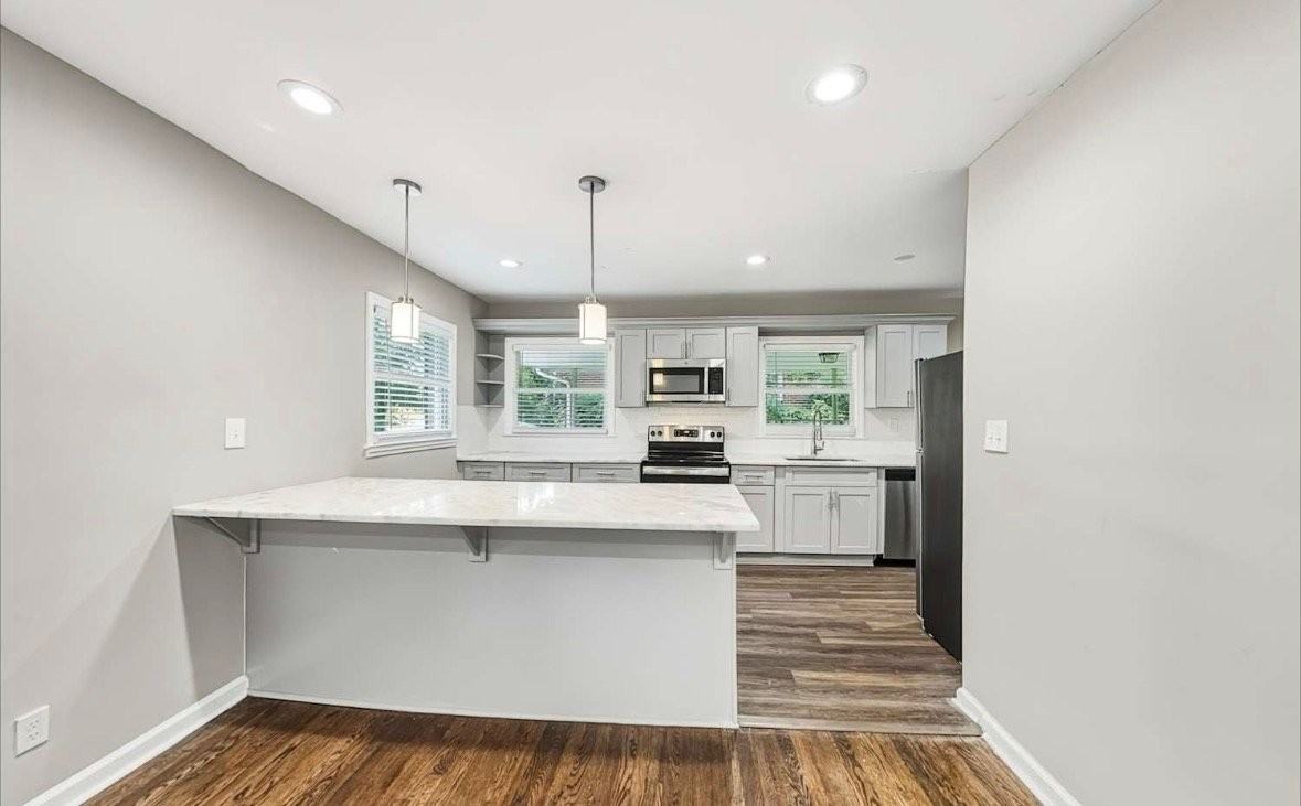 1092 Longshore Dr - Photo 3 of 7