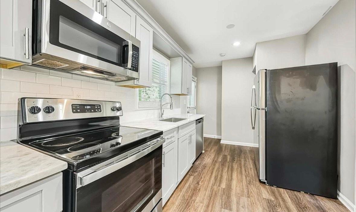 1092 Longshore Dr - Photo 4 of 7