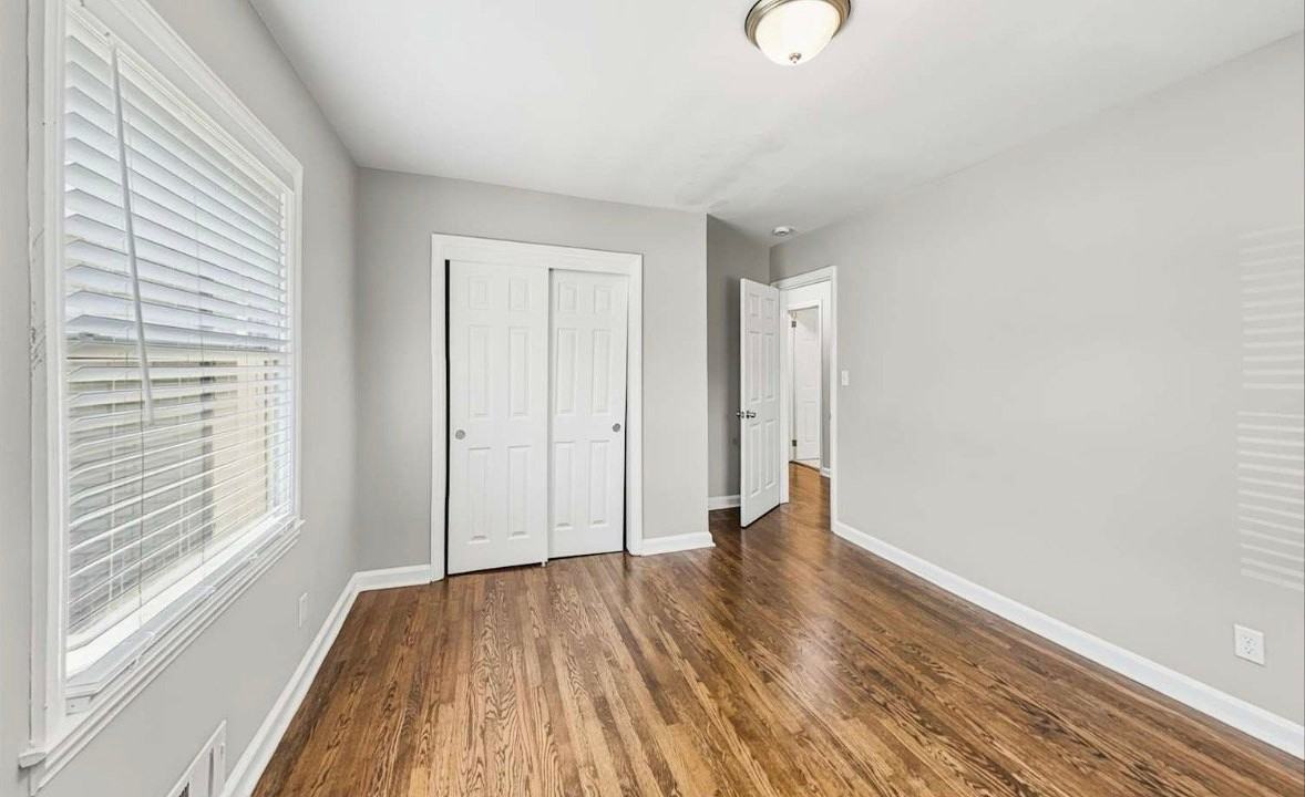 1092 Longshore Dr - Photo 5 of 7