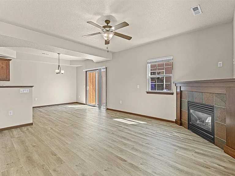 1538 Burr Dr - Photo 2 of 18