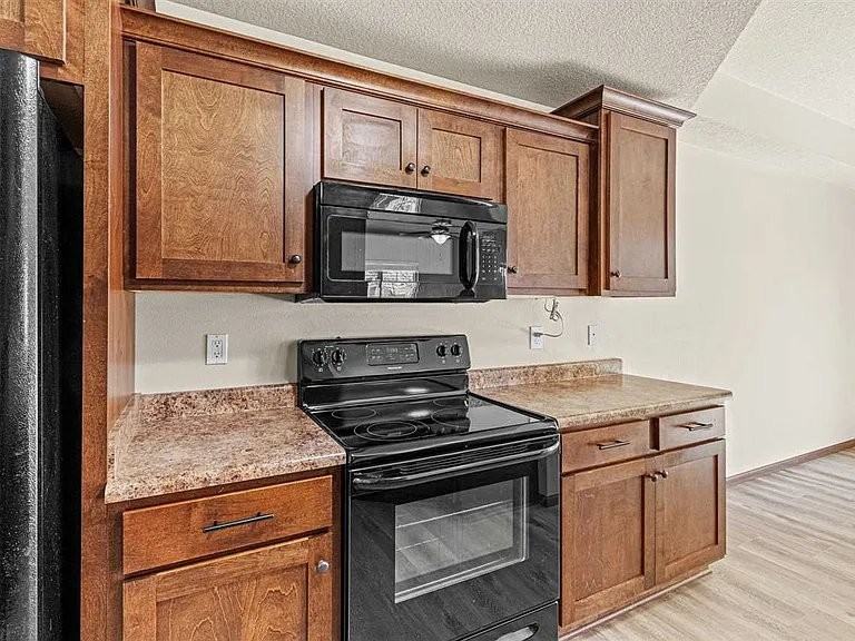 1538 Burr Dr - Photo 5 of 18