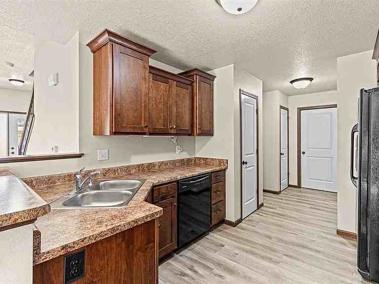 1538 Burr Dr - Photo 6 of 18