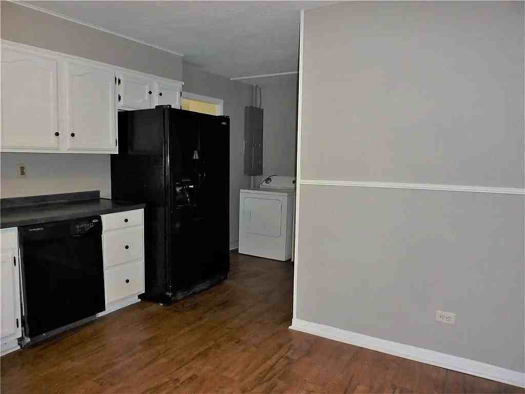 1511 E Washington St - Photo 2 of 16