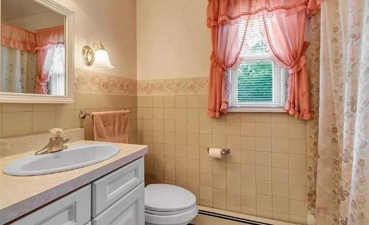 470 Campus Dr - Photo 4 of 15