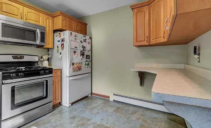 470 Campus Dr - Photo 5 of 15