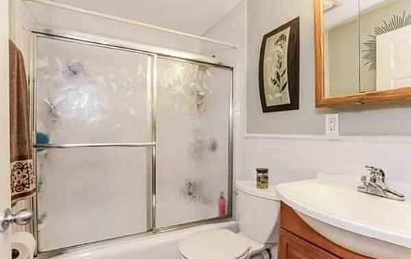 578 Court St - Photo 3 of 12
