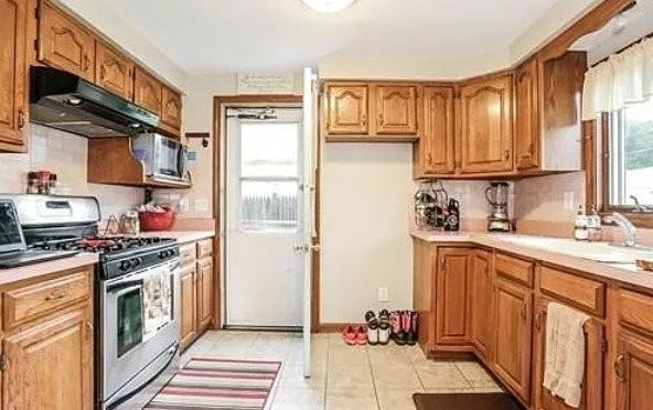 578 Court St - Photo 5 of 12