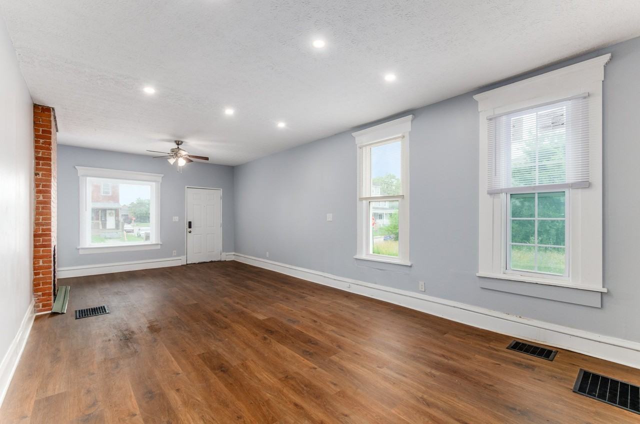 368 N Garfield Ave #370 - Photo 6 of 20