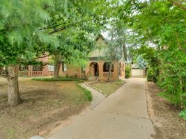 featured image of 2421 Nw 19th St