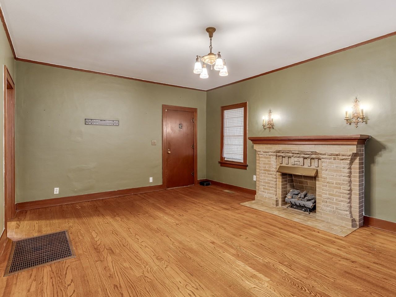 2421 Nw 19th St - Photo 2 of 18