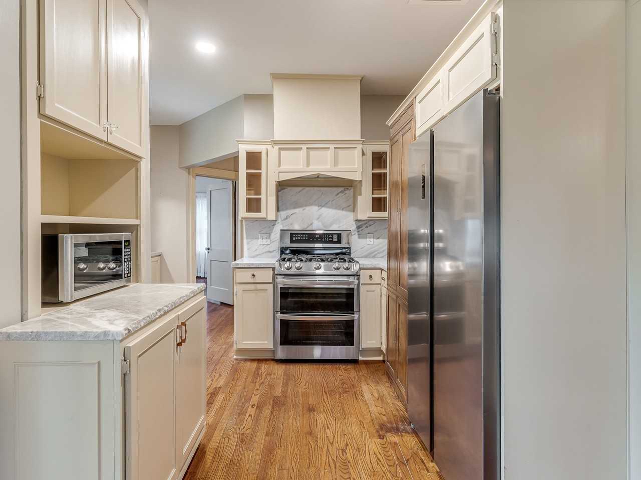 2421 Nw 19th St - Photo 7 of 18