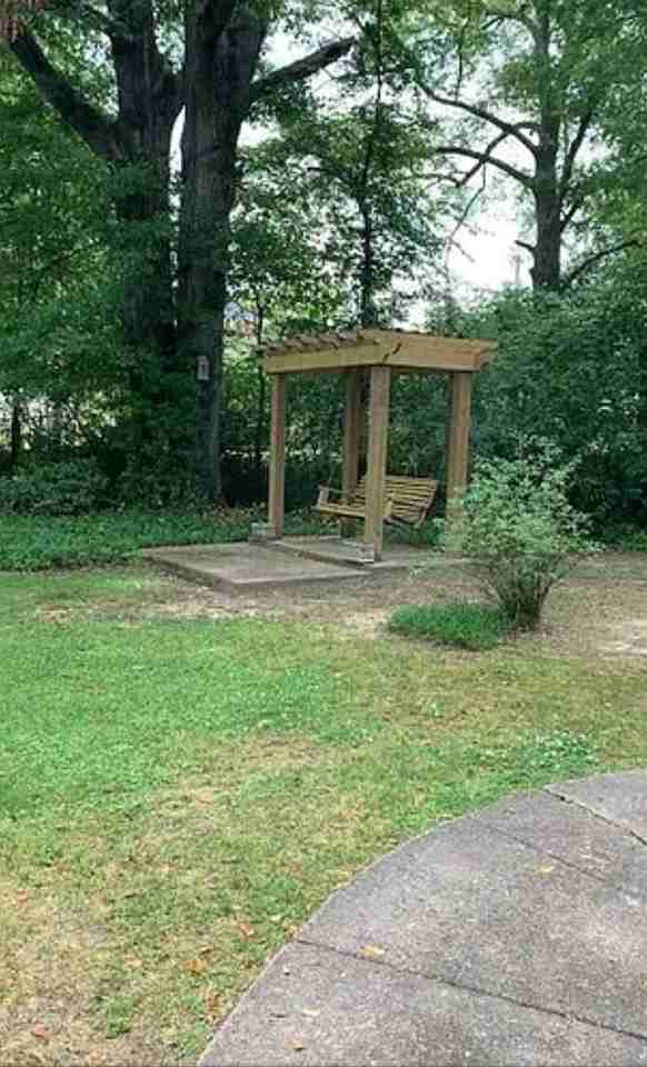 303 Greensboro St #NA - Photo 7 of 11