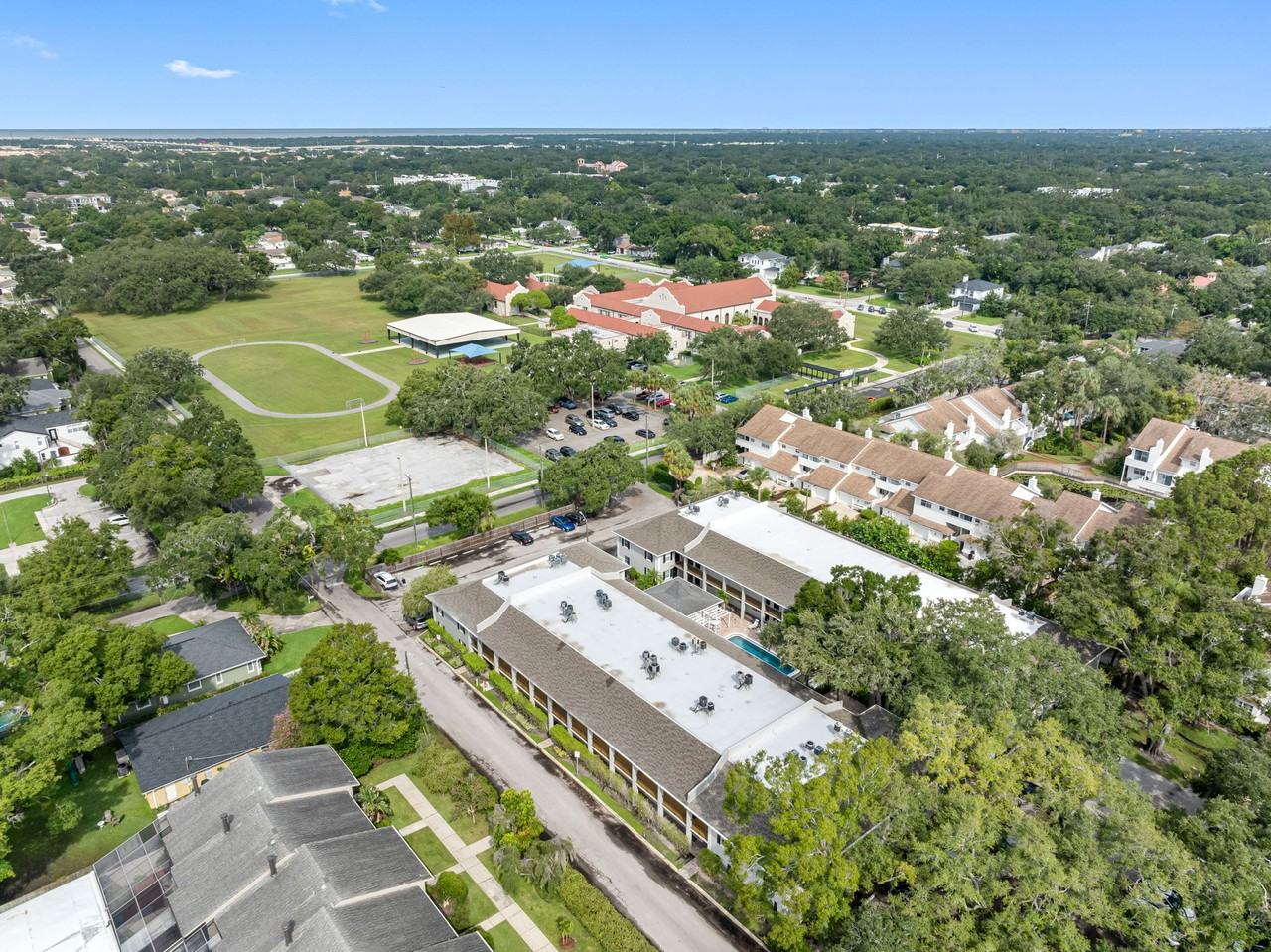 5221 Bayshore Blvd #27 - Photo 4 of 16