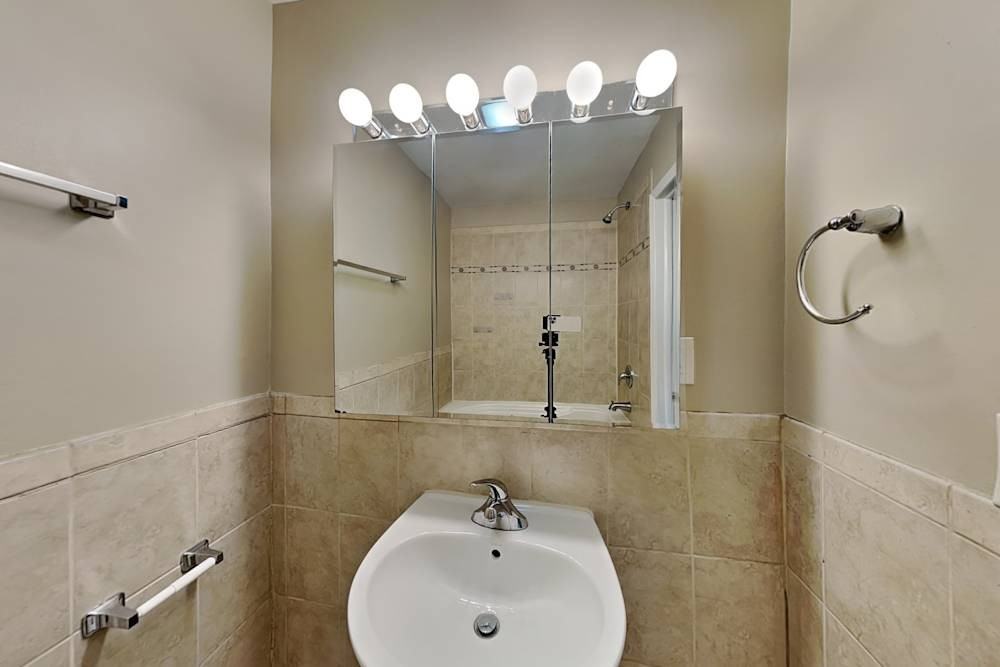 325 S Yale Ave #NA - Photo 4 of 16